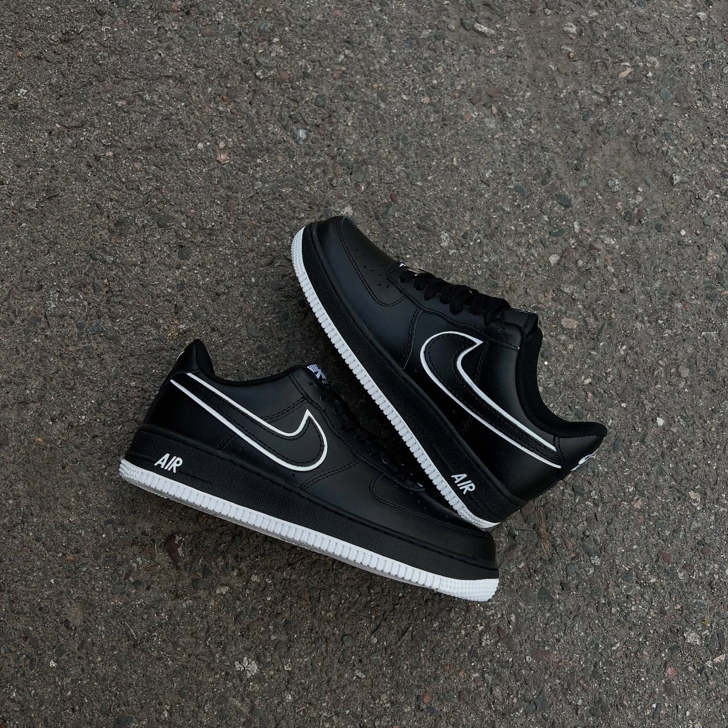 AF '07 'Black White Outlined' Sneaker