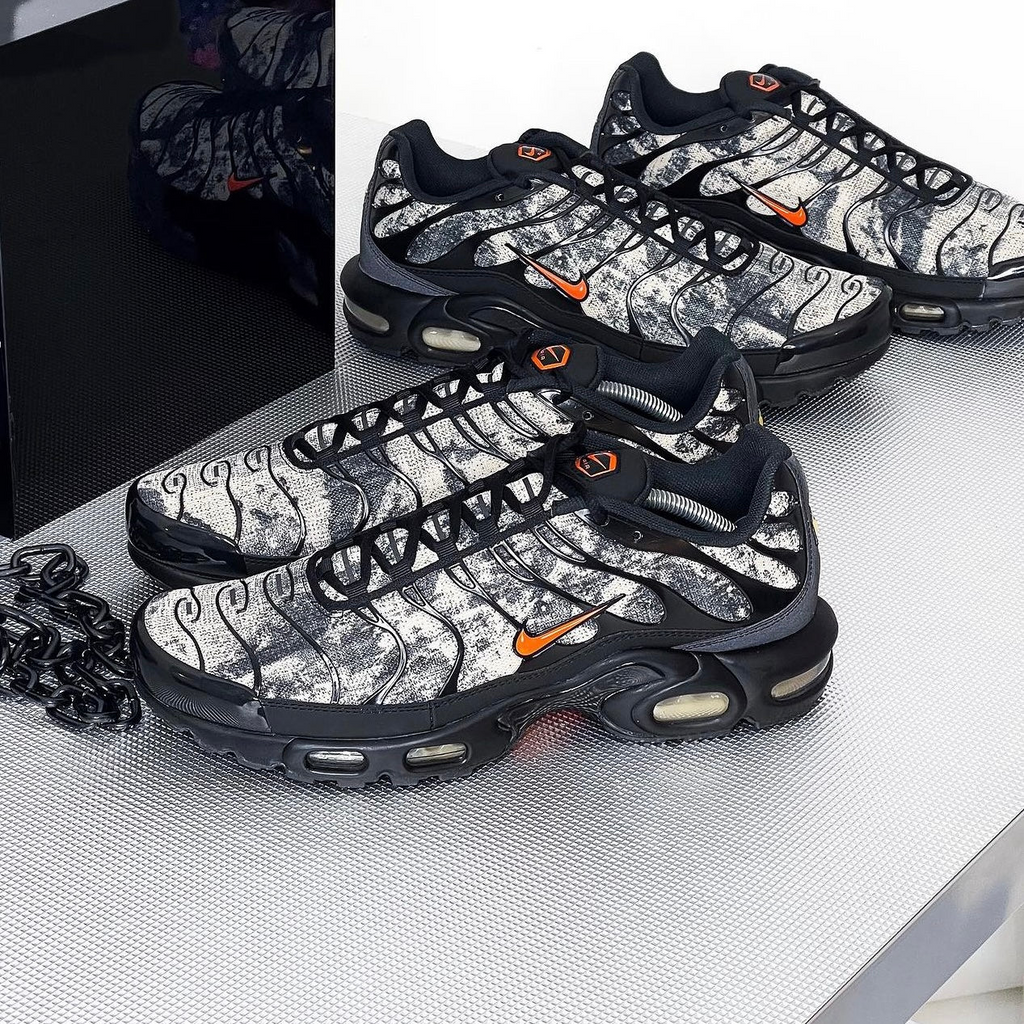 Am Plus 'Black/Camo' Sneaker