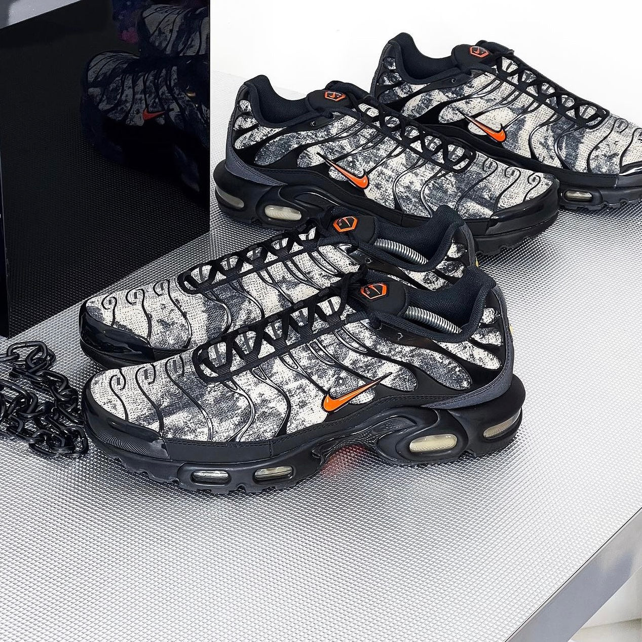 Am Plus 'Black/Camo' Sneaker