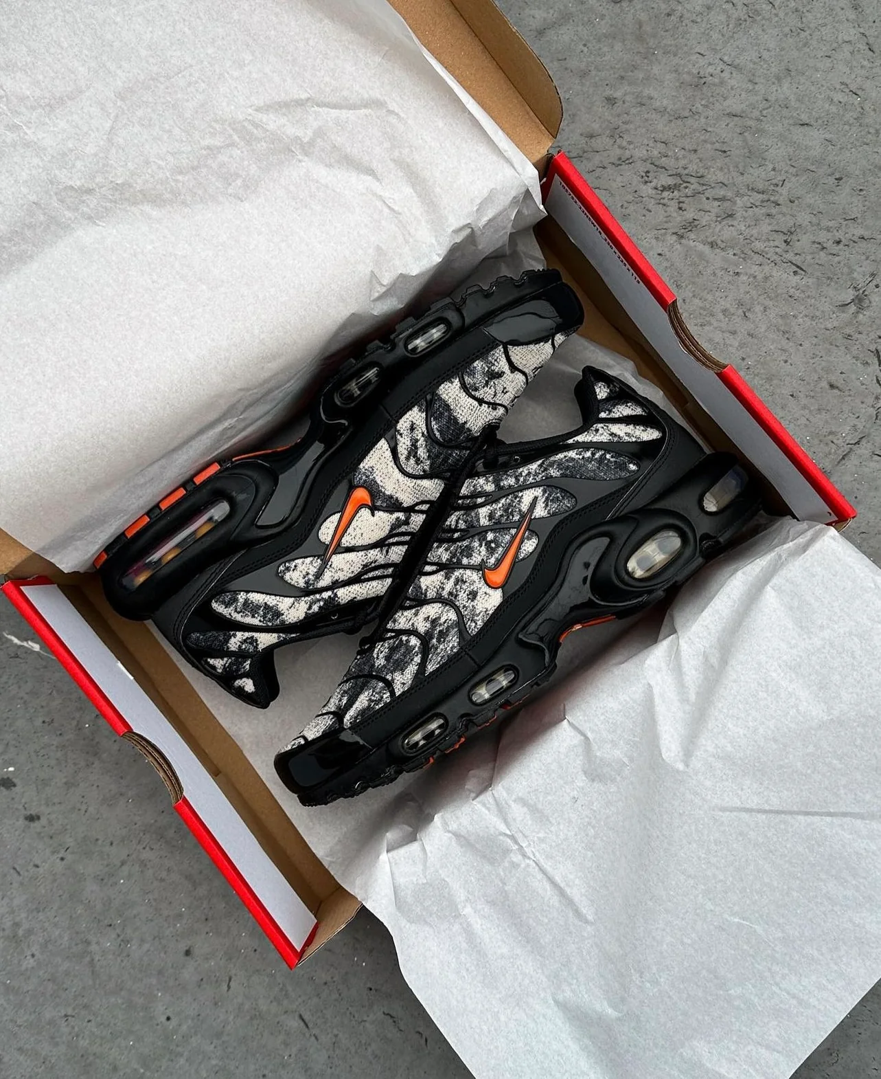 Am Plus 'Black/Camo' Sneaker