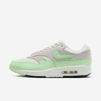 AM 1 Essential Sneaker