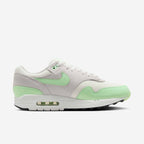 AM 1 Essential Sneaker
