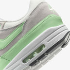 AM 1 Essential Sneaker