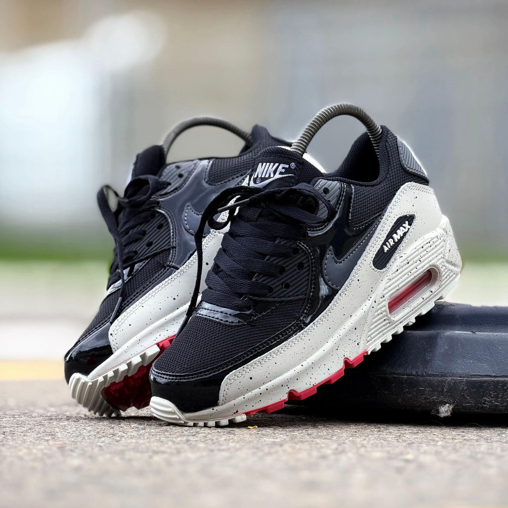AM 90 Ultra Black And Red Sneaker