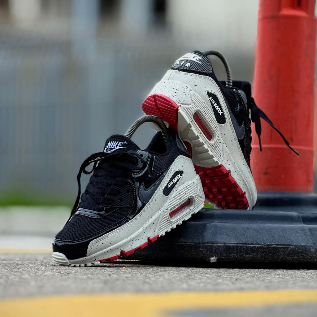 AM 90 Ultra Black And Red Sneaker
